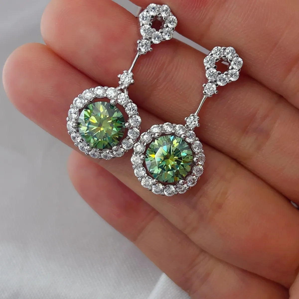 4 carat crystal drop dangle earrings0bdd7436-2c19-423a-9cbe-41ad74df4647-Max-Origin