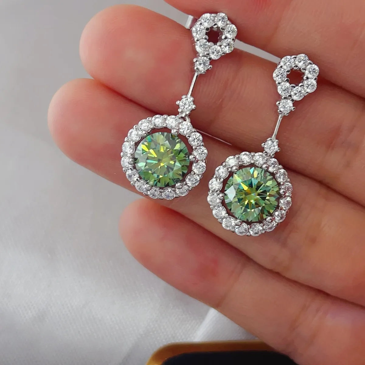 4 carat crystal drop dangle earrings4fa96bde-1678-4c0b-bc01-f98799703e19-Max-Origin