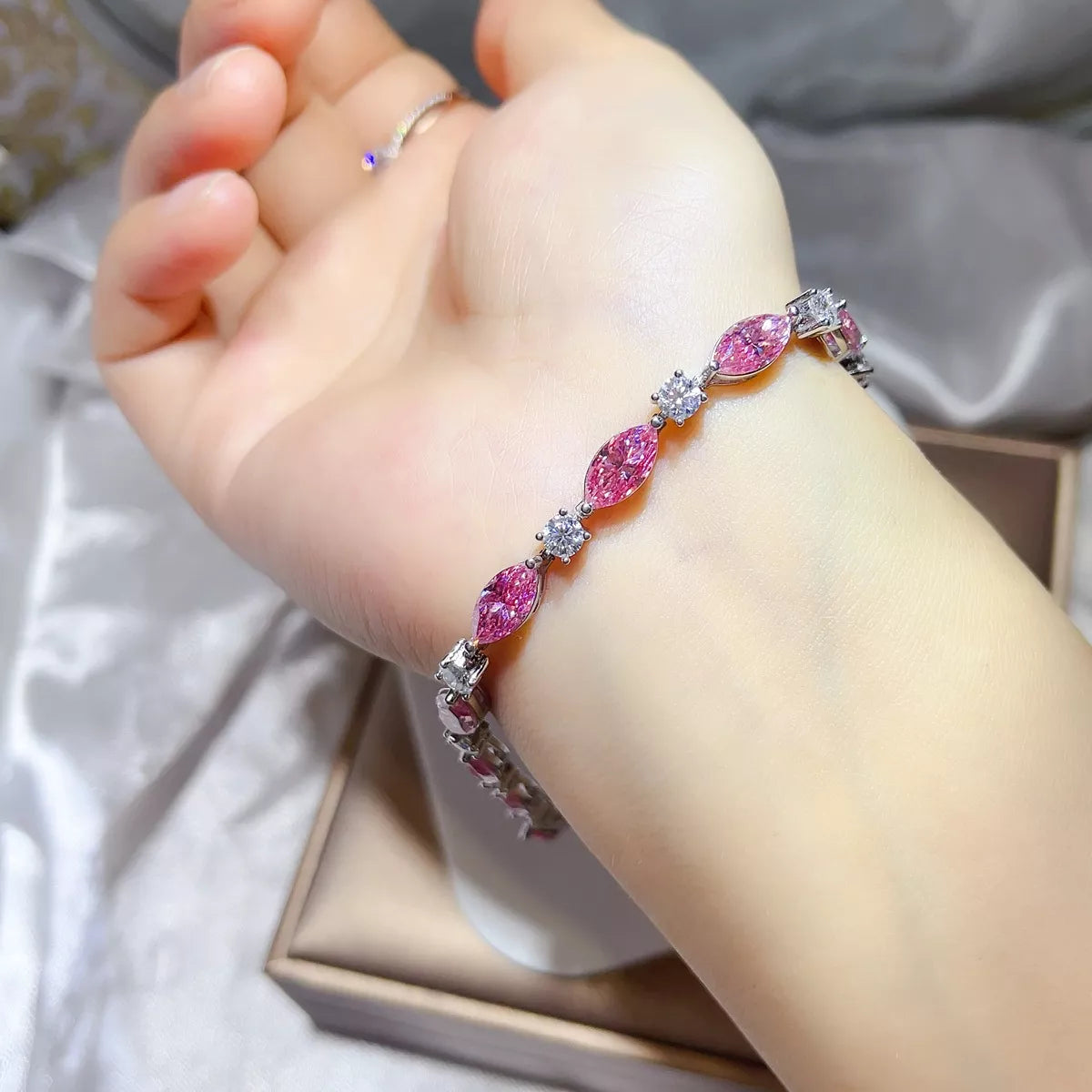 925 Sterling Silver Moissanite Bracelet91d84a09-1a1a-4de2-ace1-8f58bef9123a-Max-Origin