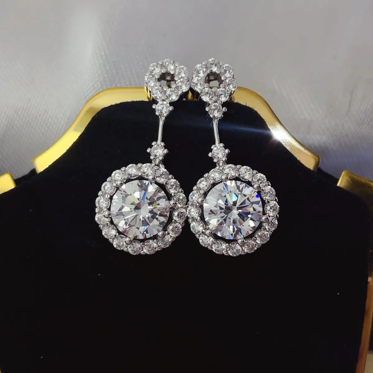 4 carat crystal drop dangle earrings966890a5-dc63-40d8-8119-04688210d021-Max-Origin