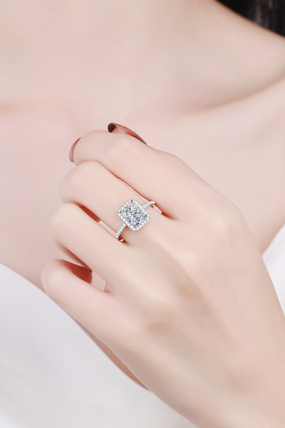 2 carat moissanite halo ringac351cded0c54a47b867754b99055e33-Max