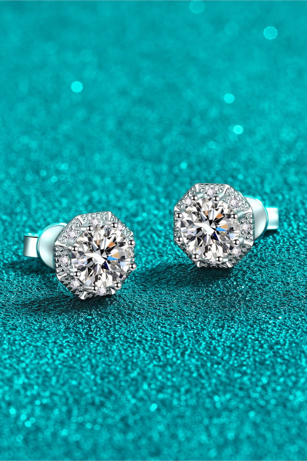 2 carat moissanite stud earringsb0f3e599324c4e75a904b0011b2add08-Max