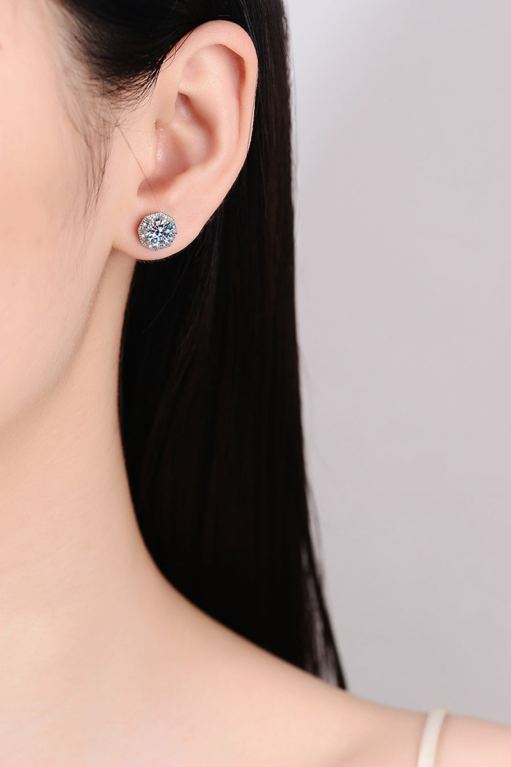 2 carat moissanite stud earringse959416ffff34e5fb5971bbc4b15bb3a-Max